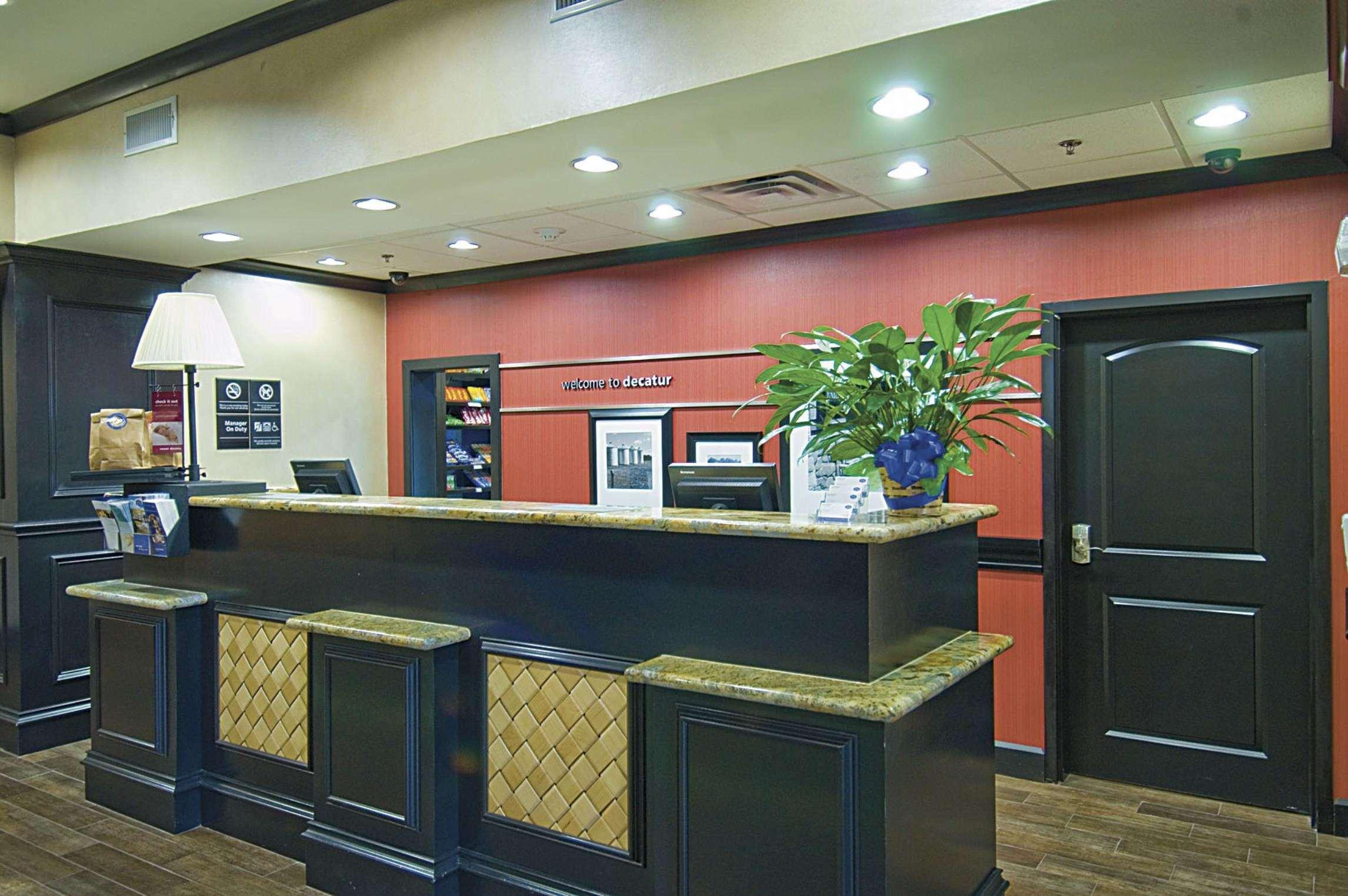 Hampton Inn & Suites Decatur Inreriör bild